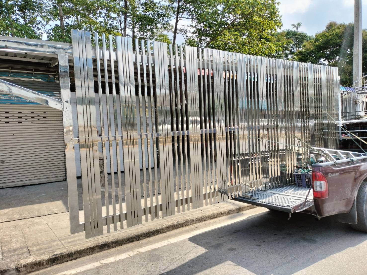 15 - https://งานสแตนเลสประตูรั้วสแตนเลสราคาถูก.com | งานสแตนเลสประตูรั้วสแตนเลสราคาถูก - ช่างเอ็กซ์ สแตนเลส จันทบุรี รับทำงานเหล็ก สแตนเลส ประตูม้วน ประตูรีโมท ประตูรั้วสแตนเลส ราวบันได ระเบียงกันตก กันสาด เมทัลชีท โพลี โครงหลังคาสแตนเลส