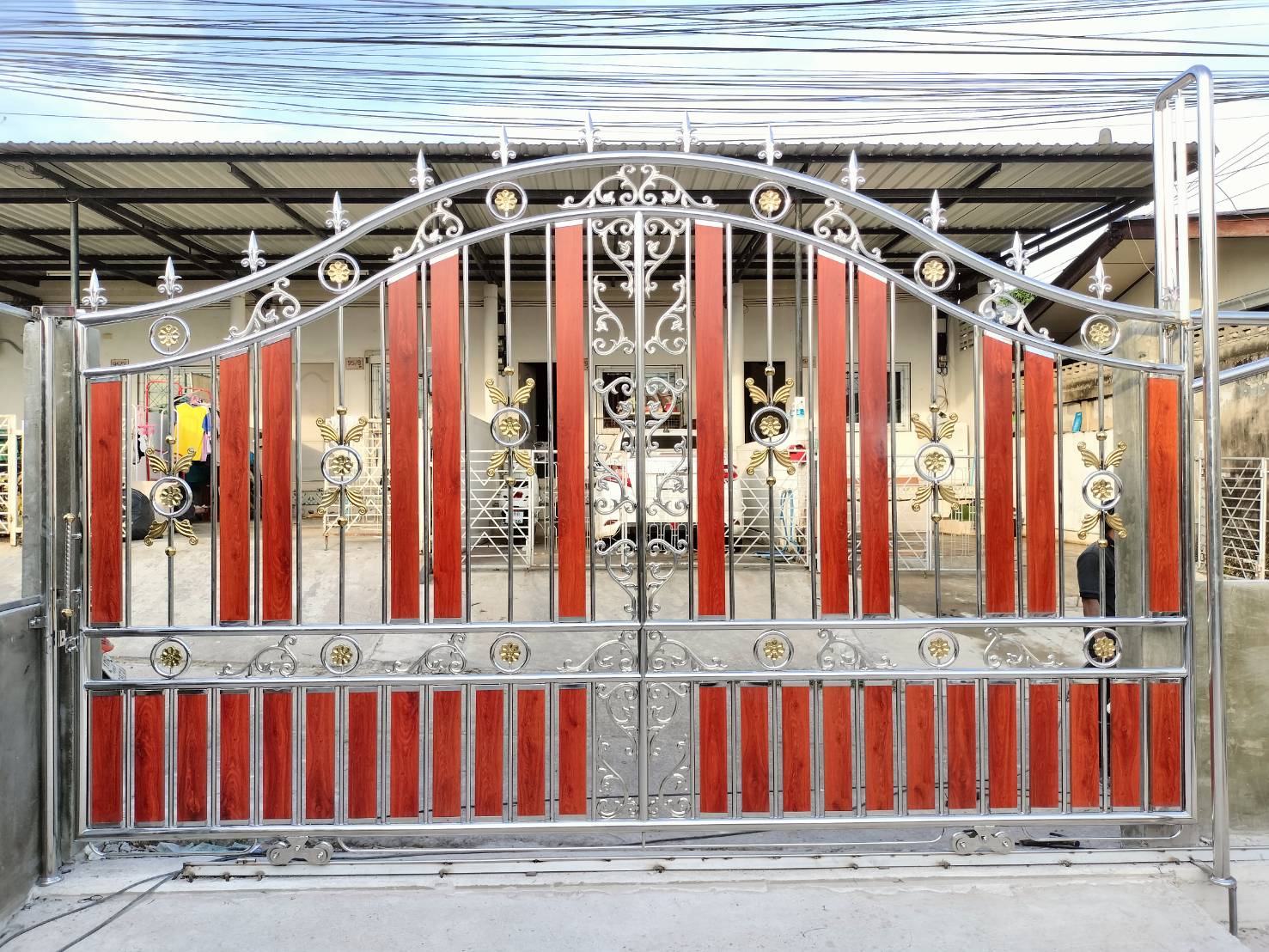 16 - https://งานสแตนเลสประตูรั้วสแตนเลสราคาถูก.com | งานสแตนเลสประตูรั้วสแตนเลสราคาถูก - ช่างเอ็กซ์ สแตนเลส จันทบุรี รับทำงานเหล็ก สแตนเลส ประตูม้วน ประตูรีโมท ประตูรั้วสแตนเลส ราวบันได ระเบียงกันตก กันสาด เมทัลชีท โพลี โครงหลังคาสแตนเลส