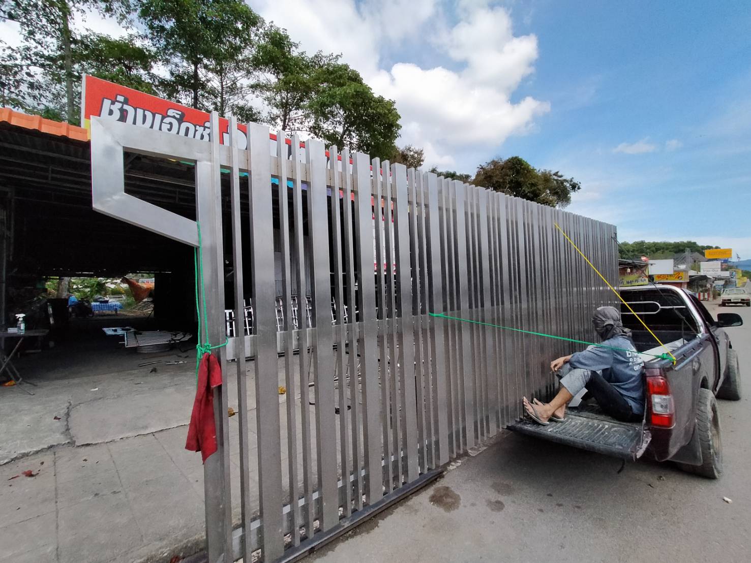 17 - https://งานสแตนเลสประตูรั้วสแตนเลสราคาถูก.com | งานสแตนเลสประตูรั้วสแตนเลสราคาถูก - ช่างเอ็กซ์ สแตนเลส จันทบุรี รับทำงานเหล็ก สแตนเลส ประตูม้วน ประตูรีโมท ประตูรั้วสแตนเลส ราวบันได ระเบียงกันตก กันสาด เมทัลชีท โพลี โครงหลังคาสแตนเลส