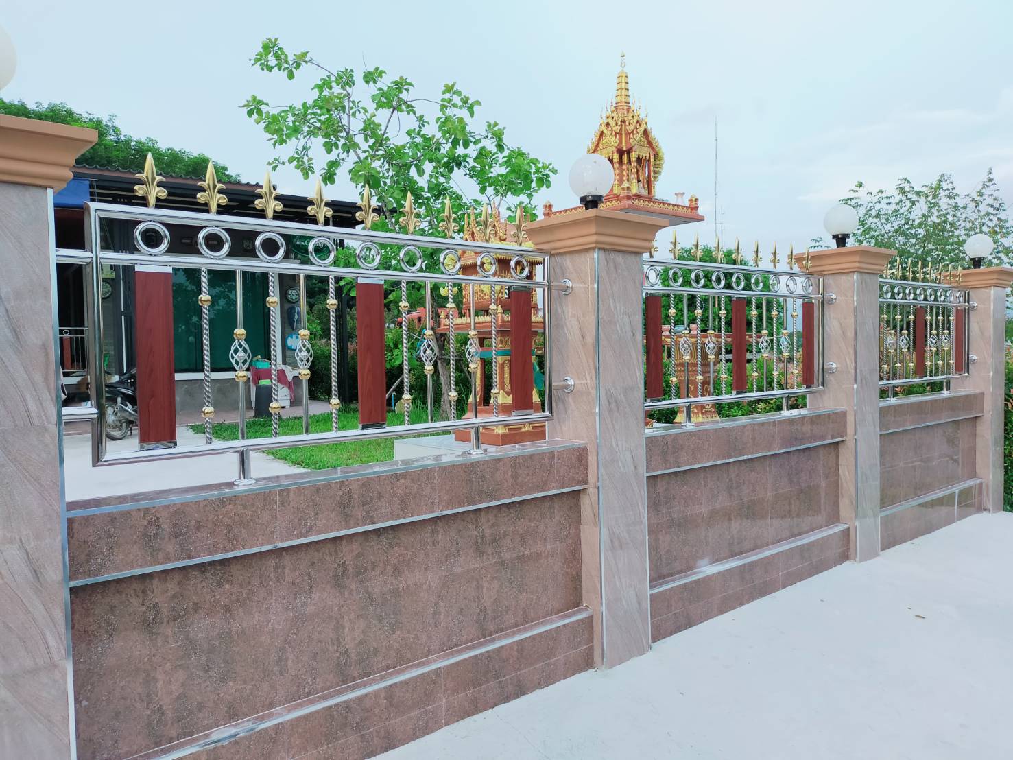 18 - https://งานสแตนเลสประตูรั้วสแตนเลสราคาถูก.com | งานสแตนเลสประตูรั้วสแตนเลสราคาถูก - ช่างเอ็กซ์ สแตนเลส จันทบุรี รับทำงานเหล็ก สแตนเลส ประตูม้วน ประตูรีโมท ประตูรั้วสแตนเลส ราวบันได ระเบียงกันตก กันสาด เมทัลชีท โพลี โครงหลังคาสแตนเลส