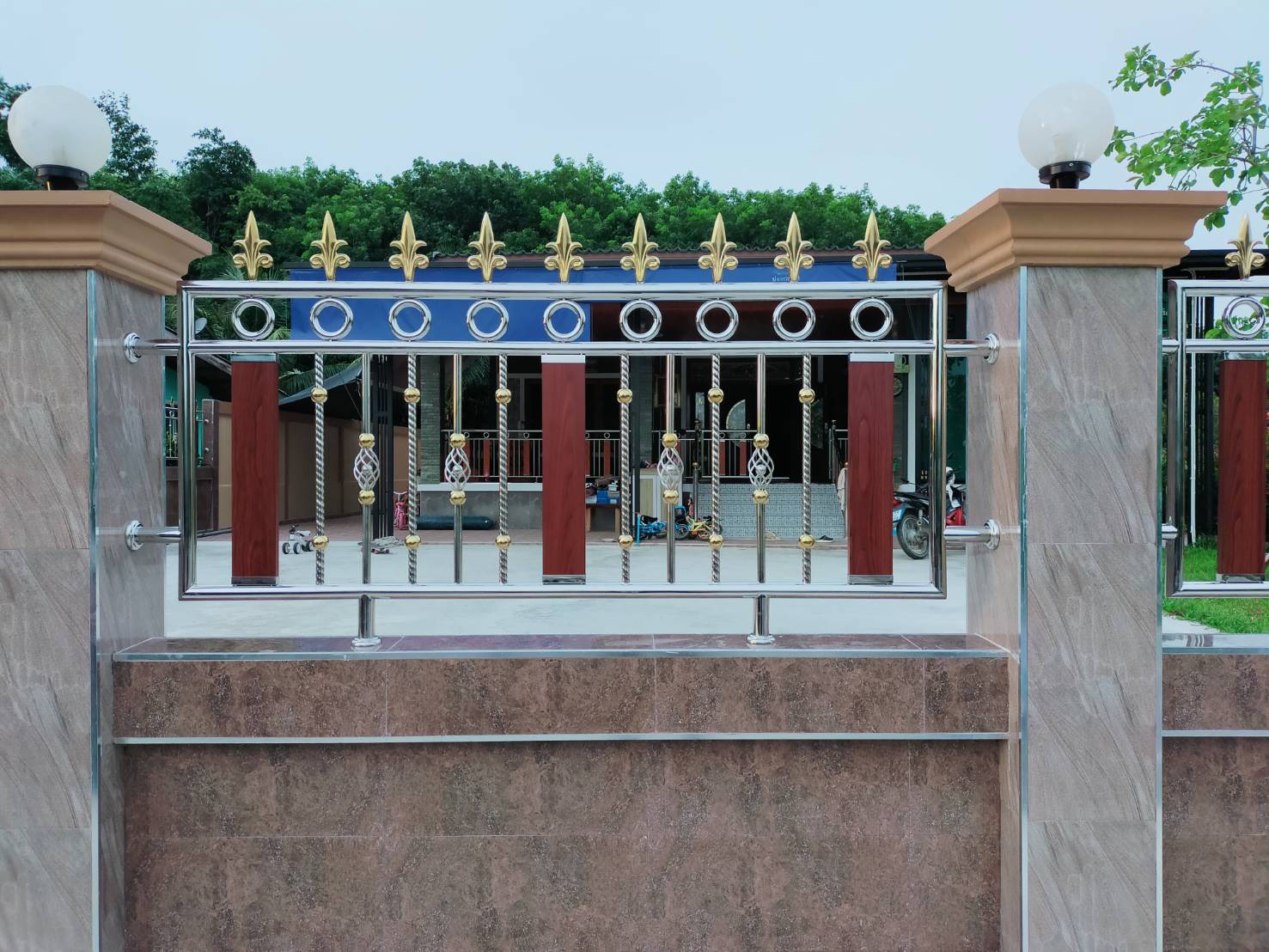 19 - https://งานสแตนเลสประตูรั้วสแตนเลสราคาถูก.com | งานสแตนเลสประตูรั้วสแตนเลสราคาถูก - ช่างเอ็กซ์ สแตนเลส จันทบุรี รับทำงานเหล็ก สแตนเลส ประตูม้วน ประตูรีโมท ประตูรั้วสแตนเลส ราวบันได ระเบียงกันตก กันสาด เมทัลชีท โพลี โครงหลังคาสแตนเลส