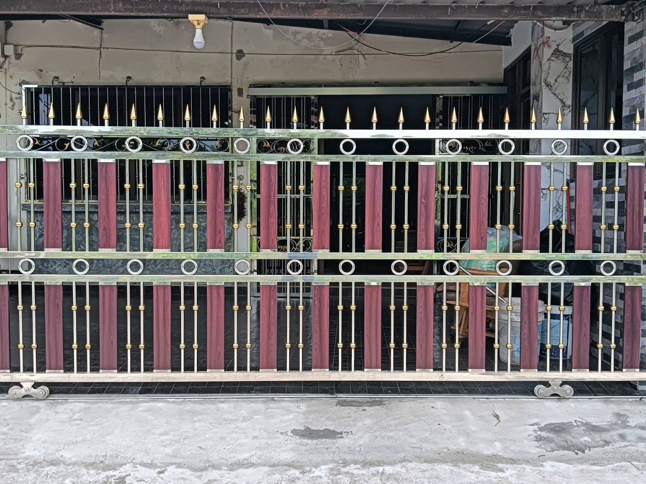 2 - https://งานสแตนเลสประตูรั้วสแตนเลสราคาถูก.com | งานสแตนเลสประตูรั้วสแตนเลสราคาถูก - ช่างเอ็กซ์ สแตนเลส จันทบุรี รับทำงานเหล็ก สแตนเลส ประตูม้วน ประตูรีโมท ประตูรั้วสแตนเลส ราวบันได ระเบียงกันตก กันสาด เมทัลชีท โพลี โครงหลังคาสแตนเลส