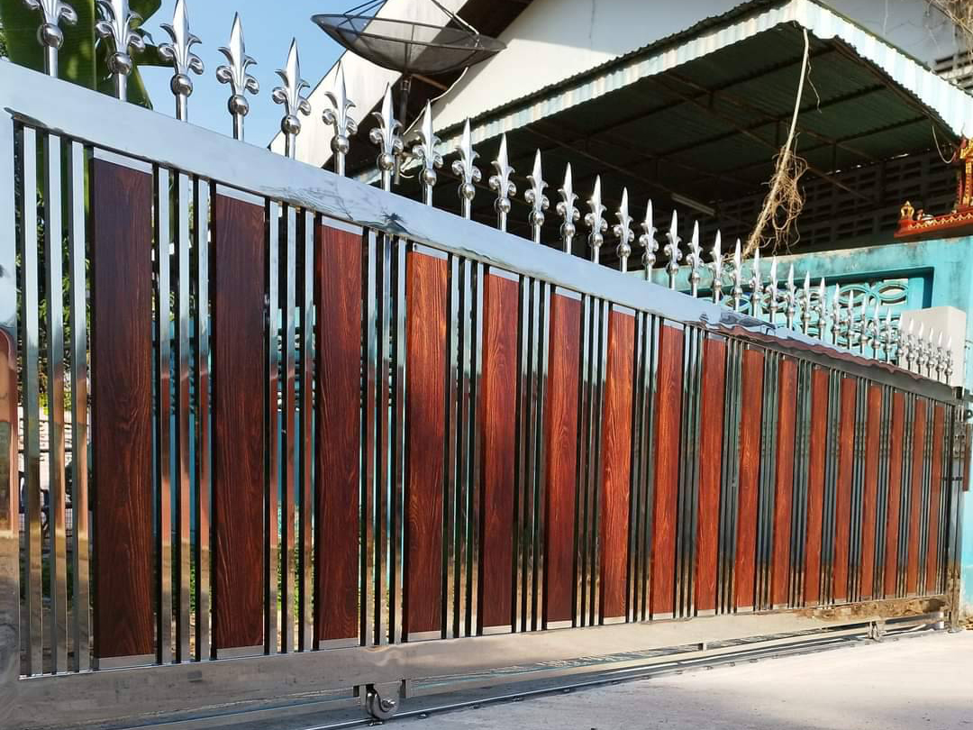 3 - https://งานสแตนเลสประตูรั้วสแตนเลสราคาถูก.com | งานสแตนเลสประตูรั้วสแตนเลสราคาถูก - ช่างเอ็กซ์ สแตนเลส จันทบุรี รับทำงานเหล็ก สแตนเลส ประตูม้วน ประตูรีโมท ประตูรั้วสแตนเลส ราวบันได ระเบียงกันตก กันสาด เมทัลชีท โพลี โครงหลังคาสแตนเลส
