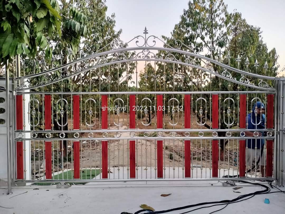 4 - https://งานสแตนเลสประตูรั้วสแตนเลสราคาถูก.com | งานสแตนเลสประตูรั้วสแตนเลสราคาถูก - ช่างเอ็กซ์ สแตนเลส จันทบุรี รับทำงานเหล็ก สแตนเลส ประตูม้วน ประตูรีโมท ประตูรั้วสแตนเลส ราวบันได ระเบียงกันตก กันสาด เมทัลชีท โพลี โครงหลังคาสแตนเลส