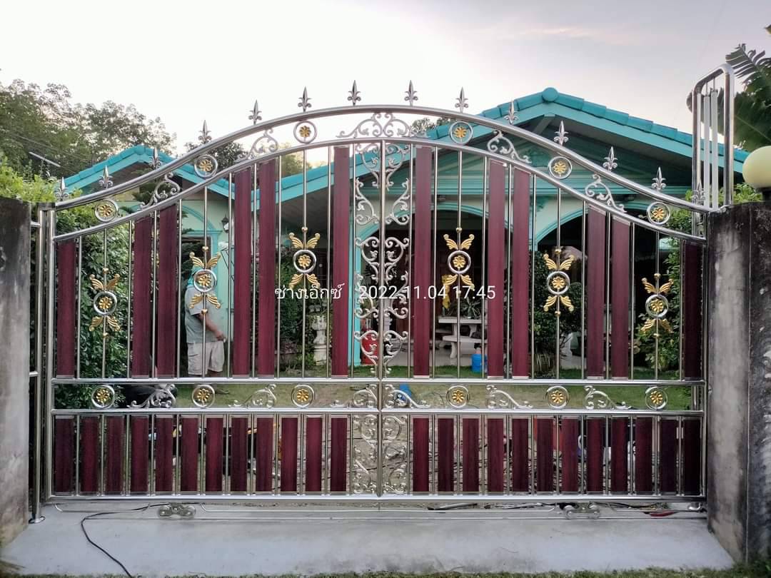 5 - https://งานสแตนเลสประตูรั้วสแตนเลสราคาถูก.com | งานสแตนเลสประตูรั้วสแตนเลสราคาถูก - ช่างเอ็กซ์ สแตนเลส จันทบุรี รับทำงานเหล็ก สแตนเลส ประตูม้วน ประตูรีโมท ประตูรั้วสแตนเลส ราวบันได ระเบียงกันตก กันสาด เมทัลชีท โพลี โครงหลังคาสแตนเลส