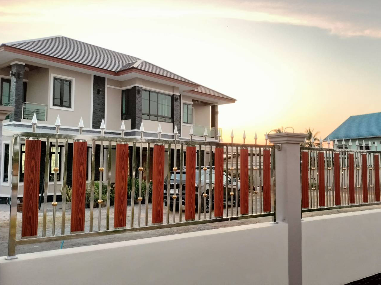 7 - https://งานสแตนเลสประตูรั้วสแตนเลสราคาถูก.com | งานสแตนเลสประตูรั้วสแตนเลสราคาถูก - ช่างเอ็กซ์ สแตนเลส จันทบุรี รับทำงานเหล็ก สแตนเลส ประตูม้วน ประตูรีโมท ประตูรั้วสแตนเลส ราวบันได ระเบียงกันตก กันสาด เมทัลชีท โพลี โครงหลังคาสแตนเลส